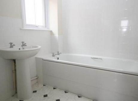 Old bathroom before the renovation